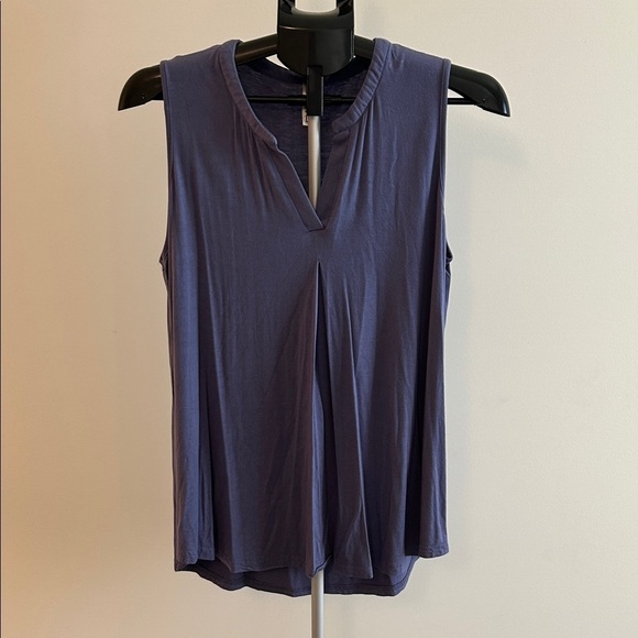 Neineiwu Tops - Chic Sleeveless V-Neck Tank Top in Purple